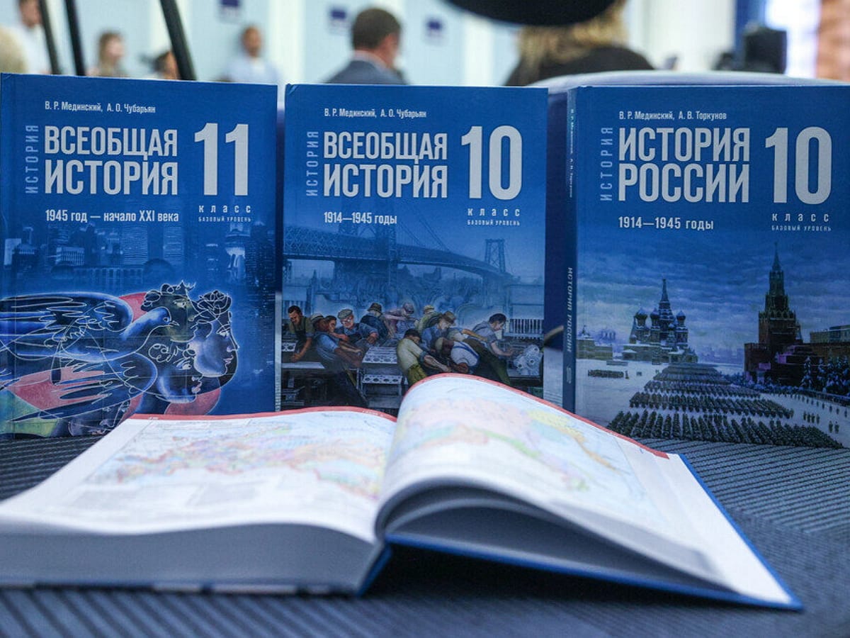 В учебнике по истории России переписали абзац о репрессированных народах. Ранее его изъяли из всех чеченских школ по поручению Кадырова