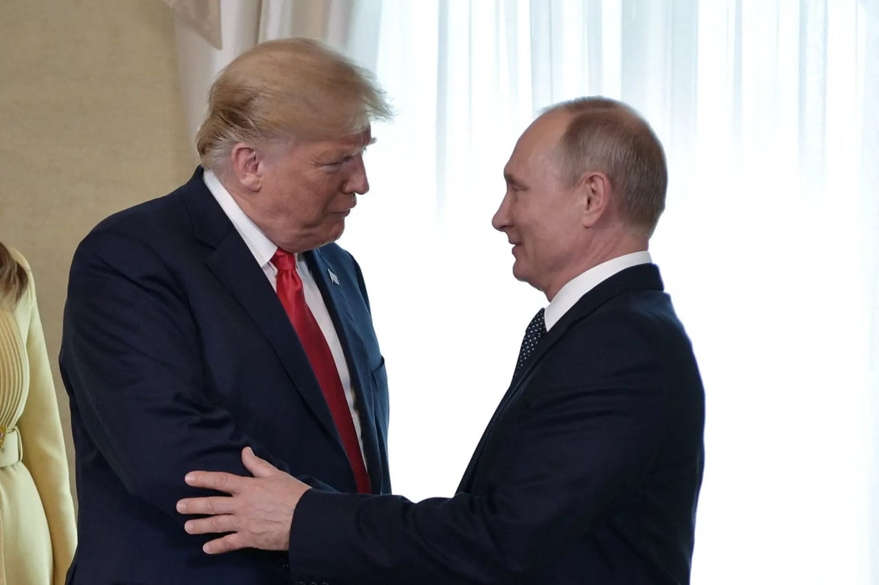 Трамп повторил тезис Путина о слишком долгом президентстве Зеленского и приписал ему фейковый рейтинг 4%